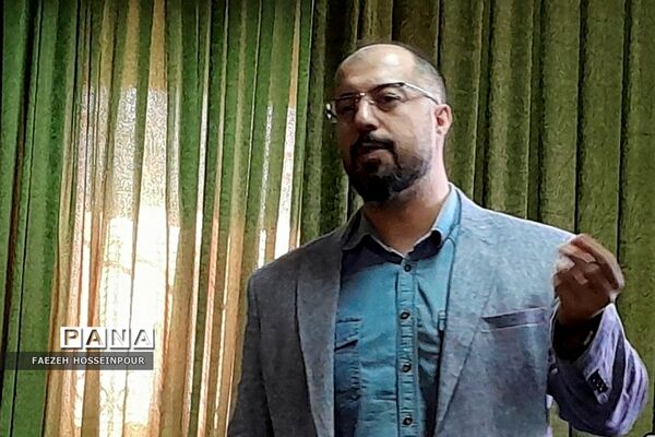 برگزاری همایش انگیزشی «بهترین خودت باش» ویژه دانش‌آموزان کنکوری در دبیرستان حکمت