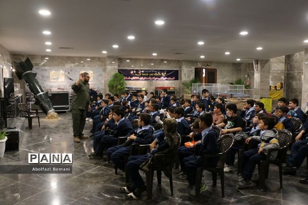 بازدید گروه‌های دانش‌آموزی از موزه دفاع مقدس قم