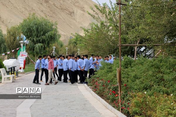 بازدید گروه‌های دانش‌آموزی از موزه دفاع مقدس قم