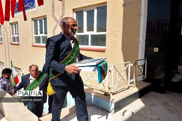 حضور پرچم متبرک مسجد مقدس جمکران در دبیرستان حضرت مریم