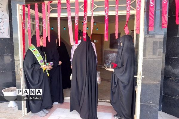 حضور پرچم متبرک مسجد مقدس جمکران در دبیرستان حضرت مریم