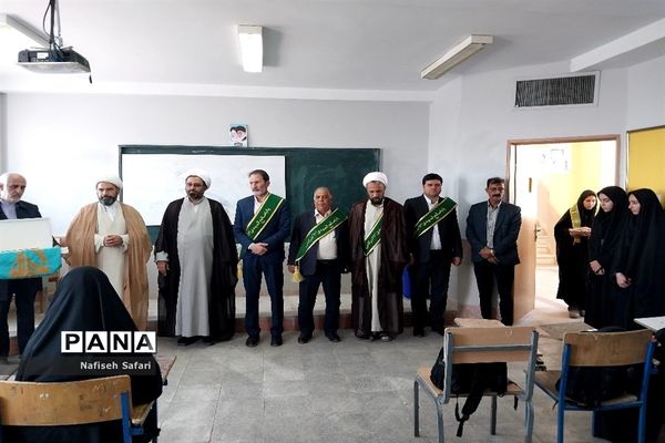 حضور پرچم متبرک مسجد مقدس جمکران در دبیرستان حضرت مریم