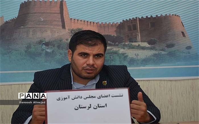 مربیان پیشتاز جهادگرانی هستند که عاشقانه در راه تربیت قدم برمی‌دارند