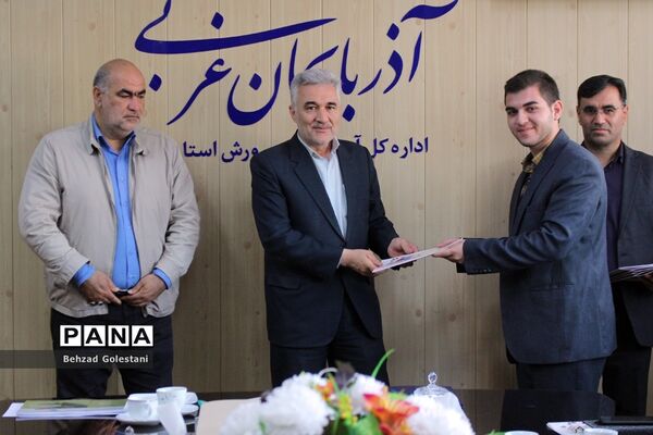 دیدار نمایندگان مجلس دانش‌آموزی با مدیرکل آموزش و پرورش آذربایجان غربی