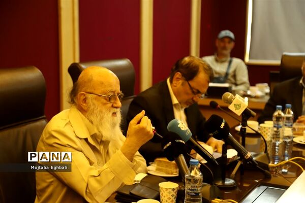 دیدار رئیس شورای شهر اسلامی شهر تهران با مهمانان اجلاس یادواره محمد الدوره