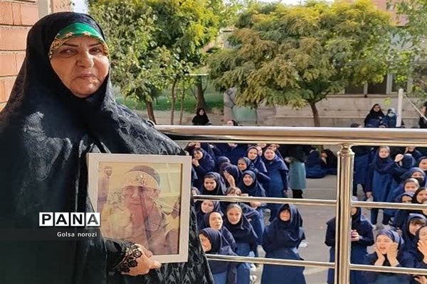 حضور خانواده‌‌ شهید نادر فهندژ سعدی در مدرسه شهدای مدافعان سلام پرند