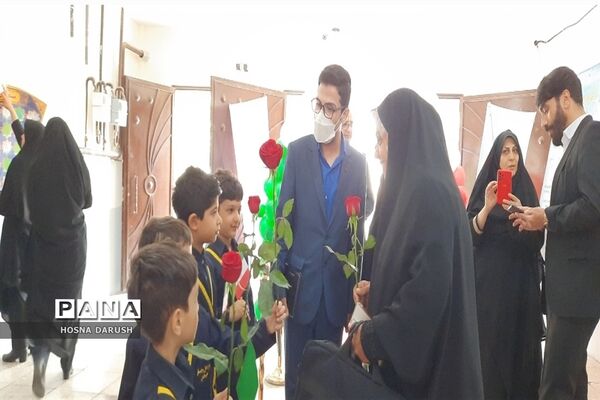 رونمایی از اولین تابلو سر در مراکز کودکستانی کشور در مشهد الرضا(ع)