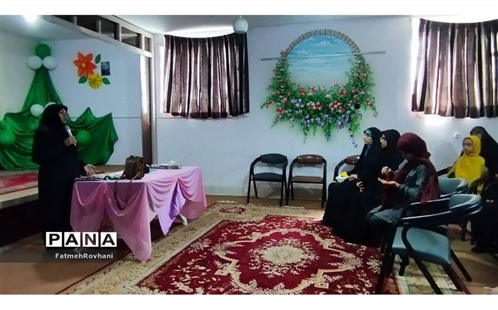 پاتوق‌های دخترانه موجب تقویت روحیه دانش‌آموز می‌شود