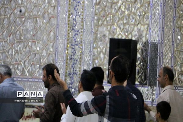 قرائت دعای کمیل در امامزاده بی‌بی سکینه صفادشت