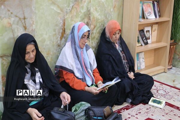 قرائت دعای کمیل در امامزاده بی‌بی سکینه صفادشت