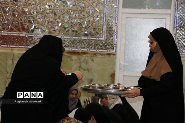 قرائت دعای کمیل در امامزاده بی‌بی سکینه صفادشت