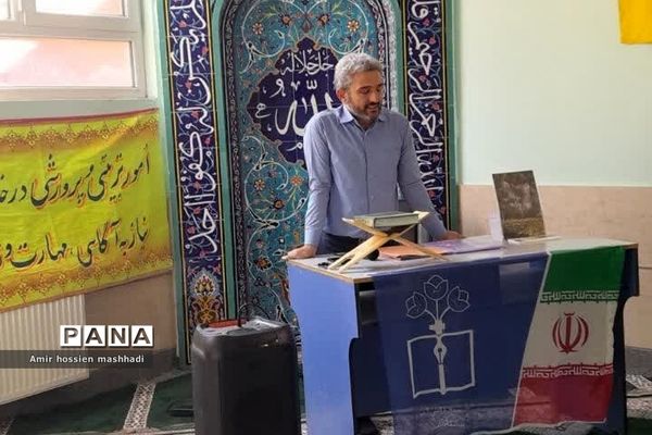 برگزاری جلسه انجمن اولیا و مربیان در دبیرستان ابن‌سینا رودهن