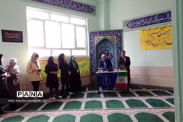 برگزاری جلسه انجمن اولیا و مربیان در دبیرستان ابن‌سینا رودهن