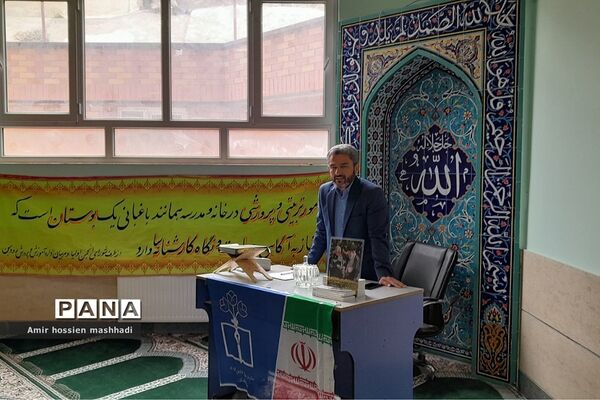 برگزاری جلسه انجمن اولیا و مربیان در دبیرستان ابن‌سینا رودهن