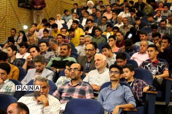 مراسم تجلیل از برگزیدگان چهل و یکمین دوره مسابقات قرآن، عترت و نماز دانش‌آموزان شهرستان کاشان