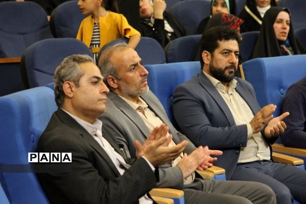 مراسم تجلیل از برگزیدگان چهل و یکمین دوره مسابقات قرآن، عترت و نماز دانش‌آموزان شهرستان کاشان