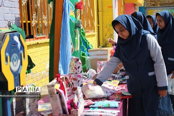 برگزاری جشن عاطفه‌ها در دبستان دوره دوم ۲۲ بهمن