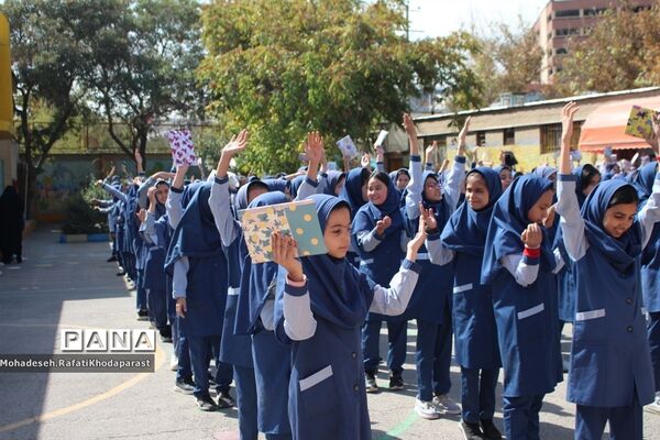برگزاری جشن عاطفه‌ها در دبستان دوره دوم ۲۲ بهمن