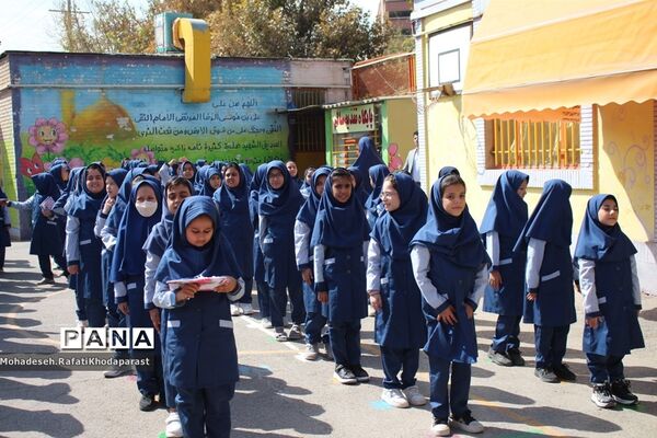 برگزاری جشن عاطفه‌ها در دبستان دوره دوم ۲۲ بهمن