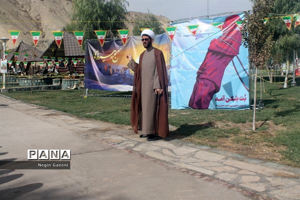 بازدید دانش‌آموزان دبیرستان غدیر قم از موزه دفاع مقدس