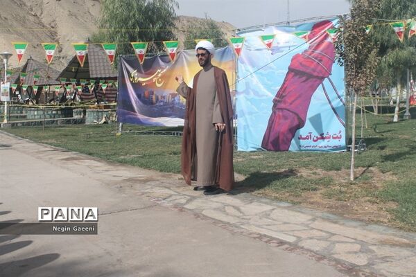 بازدید دانش‌آموزان دبیرستان غدیر قم از موزه دفاع مقدس