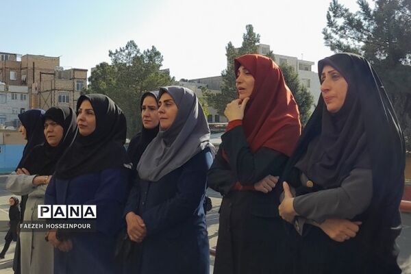 زیارت پرچم حرم حضرت زینب(س) در دبیرستان حکمت بهارستان 2