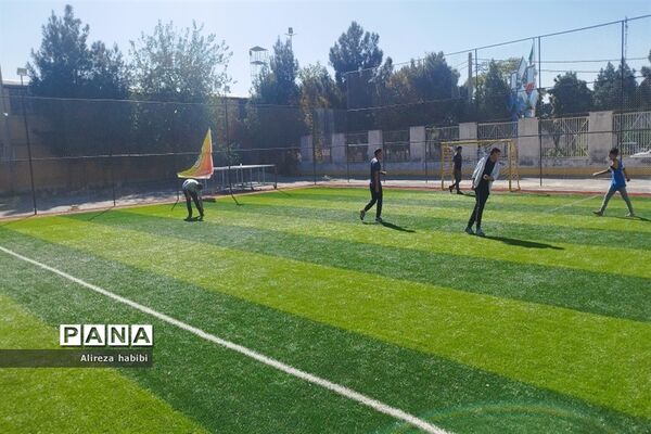 اجرای برنامه‌های تربیتی مثبت هشتادیا در دبیرستان دکتر هشترودی ملارد