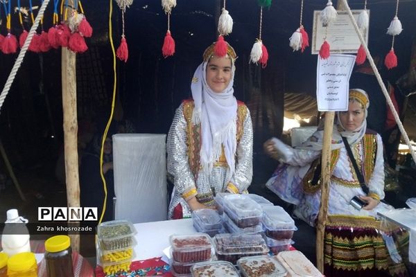 برگزاری نمایشگاه صنایع‌دستی و محصولات روستایی و عشایری در مصلی امام خمینی (ره)