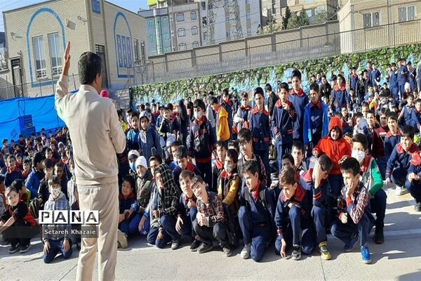 مراسم روزجهانی کودک در دبستان پسرانه حاج تقی احدیان