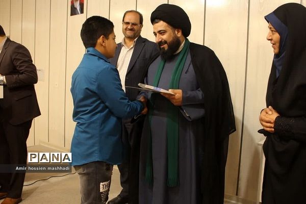 مراسم تجلیل از یاوران جمعه در آموزش و پرورش رودهن