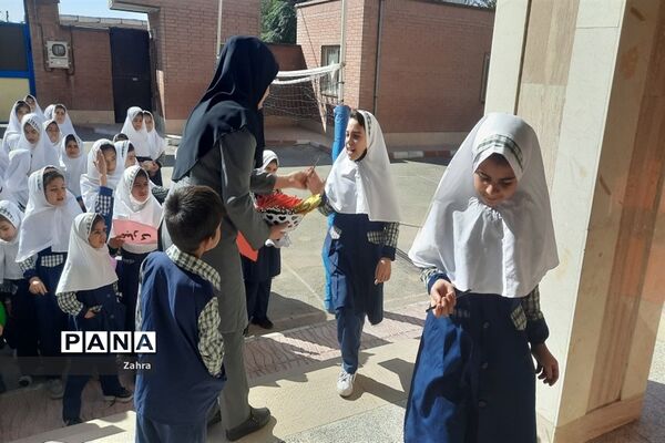 جشن روز کودک با رایحه قرآنی در آموزشگاه جاوه حق‌بخش جوادآباد