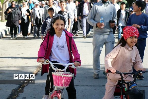 برگزاری همایش بزرگ پیاده‌روی خانوادگی در شهرستان‌فیروزکوه