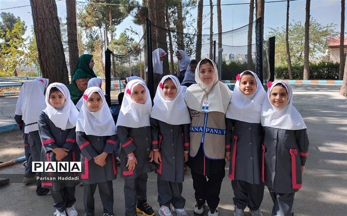 برگزاری برنامه‌‌های شادی‌آفرین با شعار "کودکی بهتر ، زندگی بهتر" در اردوگاه استانی شهید منتظری شهریار/فیلم