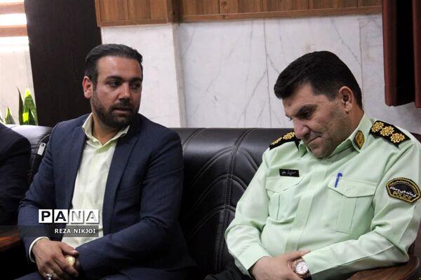 دیدار دانش‌آموزان با نیروی انتظامی شهرستان‌بهارستان