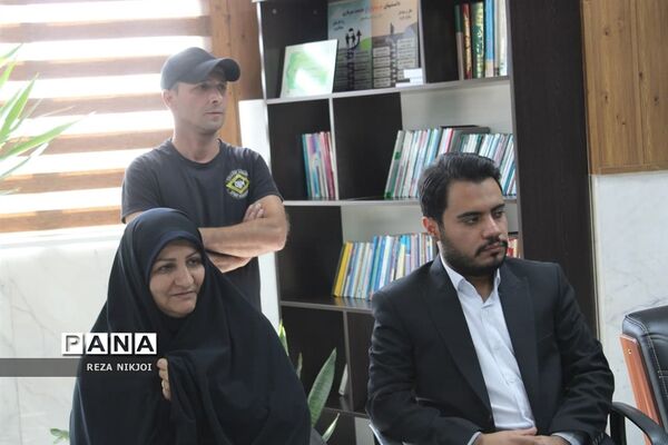 دیدار دانش‌آموزان با نیروی انتظامی شهرستان‌بهارستان