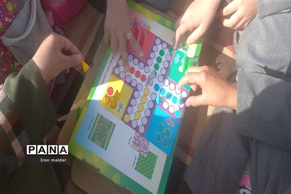 اردوی درون مدرسه ای به‌مناسبت روز جهانی کودک در دبستان لطیفه ناحیه ۷