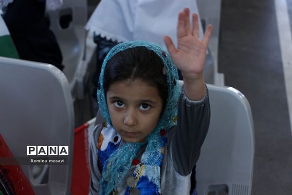 زنگ غنچه‌ها در تبریز