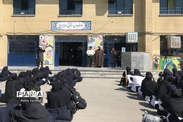گرامیداشت هفته نیروی انتظامی در هنرستان فنی و حرفه‌ای بدیع