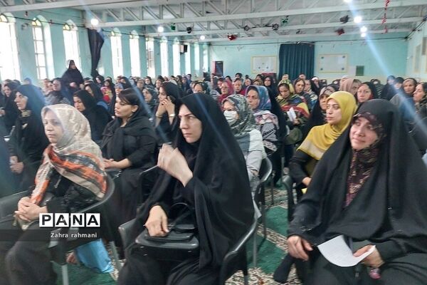 جلسه اولیا و مربیان در دبیرستان حجاب ناحیه ‌یک شهرری