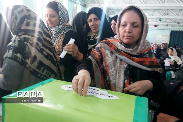 جلسه اولیا و مربیان در دبیرستان حجاب ناحیه ‌یک شهرری