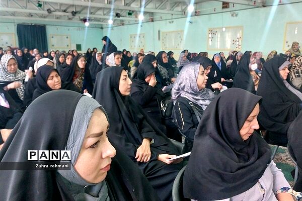 جلسه اولیا و مربیان در دبیرستان حجاب ناحیه ‌یک شهرری