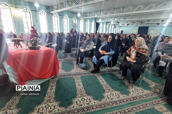 جلسه اولیا و مربیان در دبیرستان حجاب ناحیه ‌یک شهرری