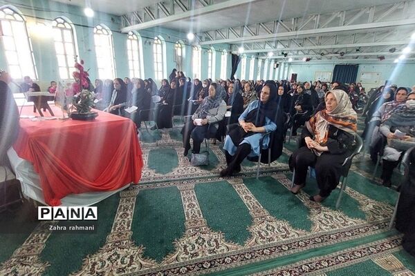 جلسه اولیا و مربیان در دبیرستان حجاب ناحیه ‌یک شهرری
