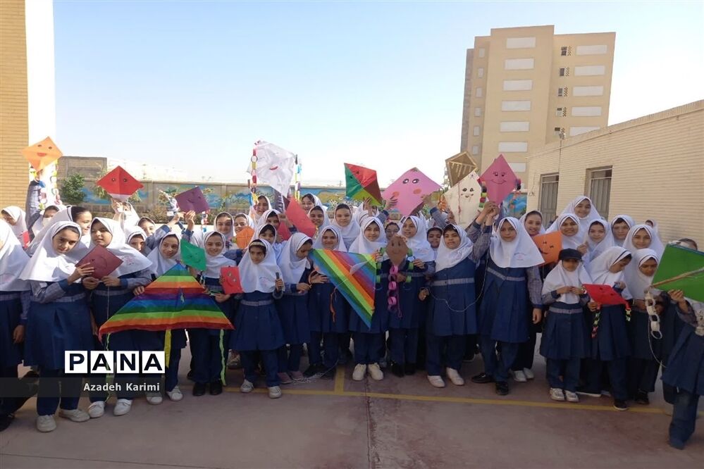 روز جهانی کودک و ساخت بادبادک آرزوها در دبستان شاهد نیک‌اندیشان ناحیه یک