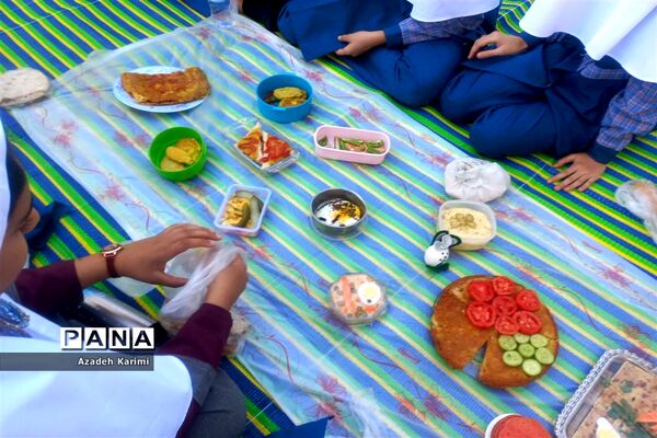 روز جهانی کودک و ساخت بادبادک آرزوها در دبستان شاهد نیک‌اندیشان ناحیه یک
