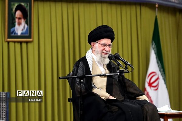دیدار دست‌اندرکاران کنگره ملی شهدای همدان با مقام معظم رهبری