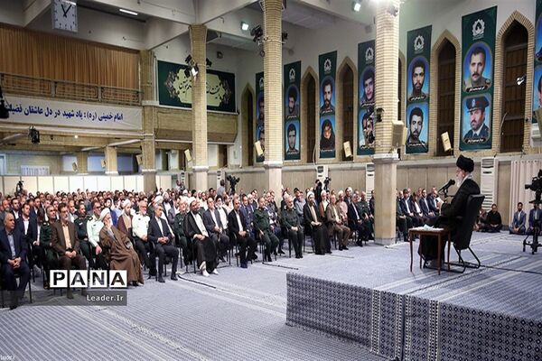 دیدار دست‌اندرکاران کنگره ملی شهدای همدان با مقام معظم رهبری