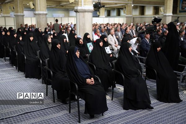 دیدار دست‌اندرکاران کنگره ملی شهدای همدان با مقام معظم رهبری
