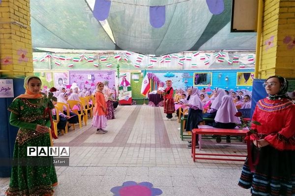 جشن عاطفه‌ها در دبستان دخترانه فرهنگ منطقه ۱۳