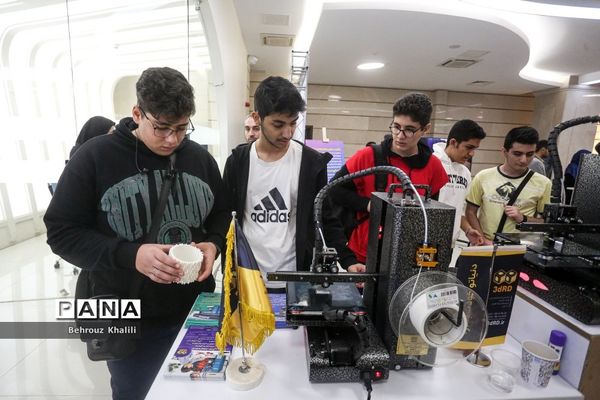 افتتاحیه نمایشگاه «یک تجربه نوآورانه»